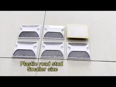 Đinh phản quang đường bộ bằng nhựa, nhiều loại 2